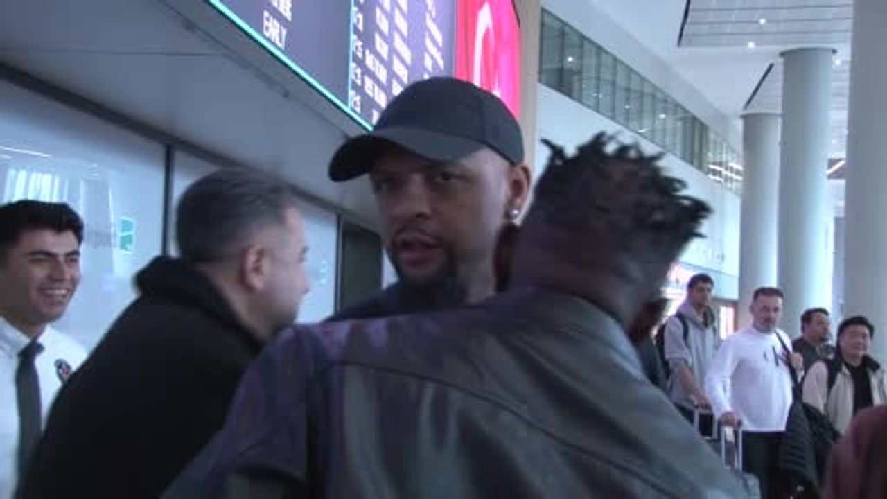 Eski Galatasaraylı Felipe Melo İstanbul’da taraftarlara Türkçe selam verdi