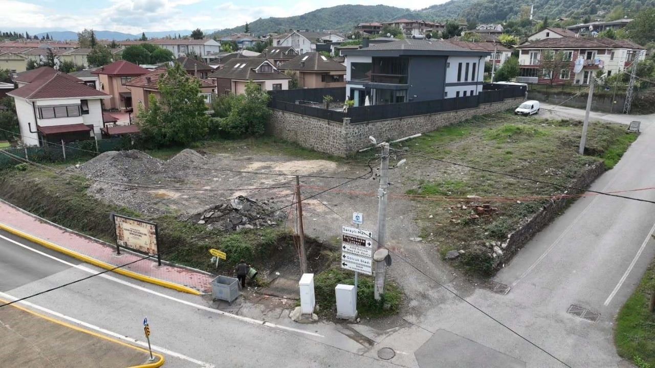 Eski okul arazisi çocuklara modern yaşam alanı oluyor