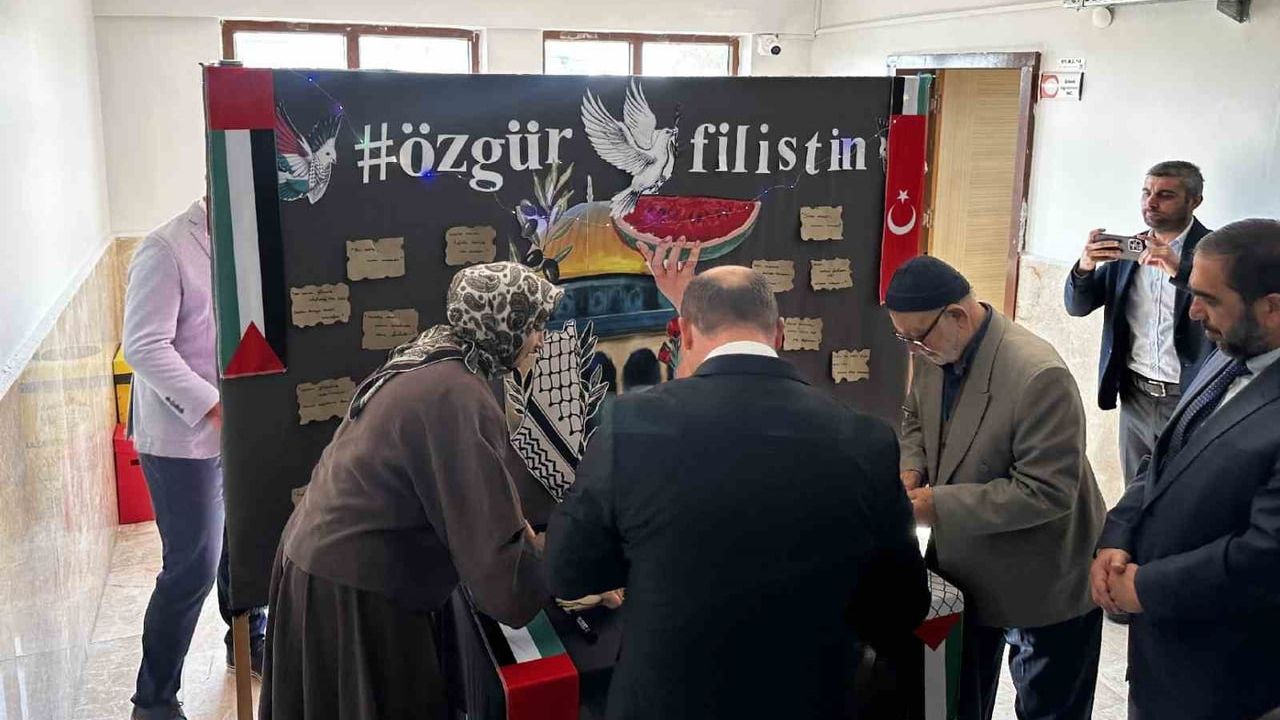 Eskil'de 'Filistin Sokağı' sergisi gençlerden farkındalık çağrısı