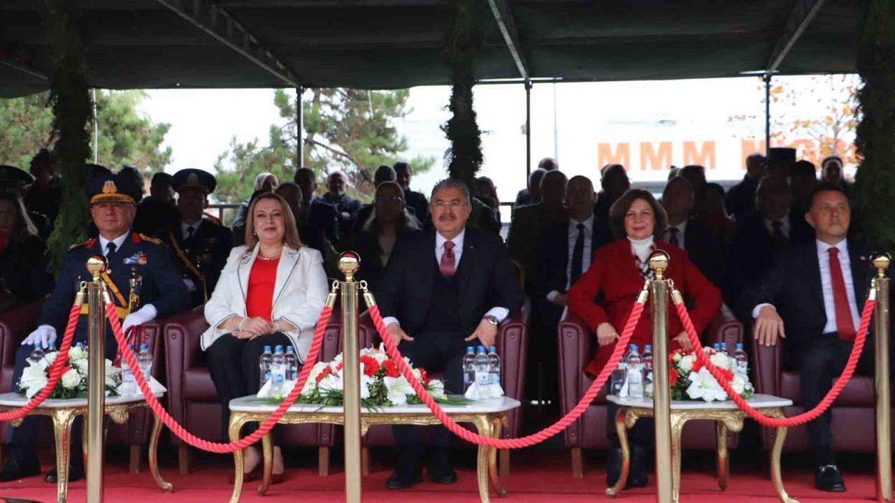 Eskişehir'de 29 ekim kutlaması: gençlerin yürüyüşü ve valinin çağrısı