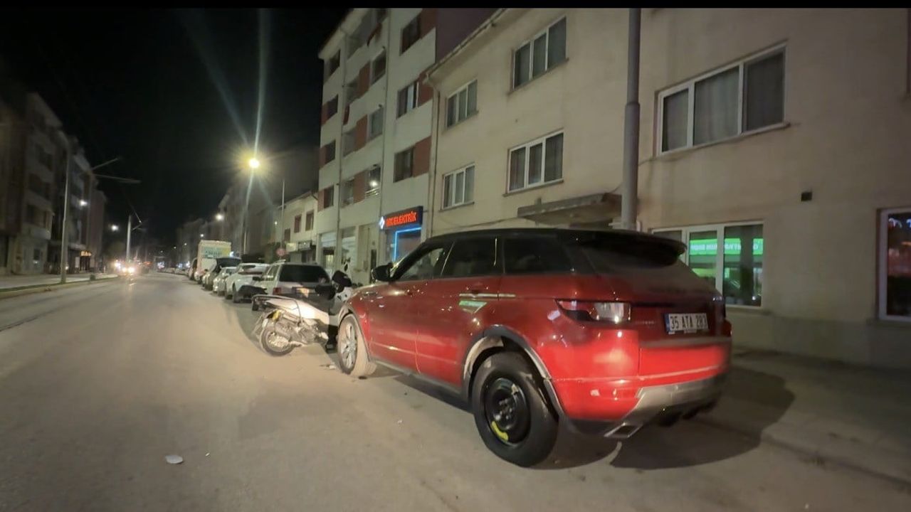 Eskişehir'de alkollü motosiklet sürücüsü park halindeki SUV'ye çarptı