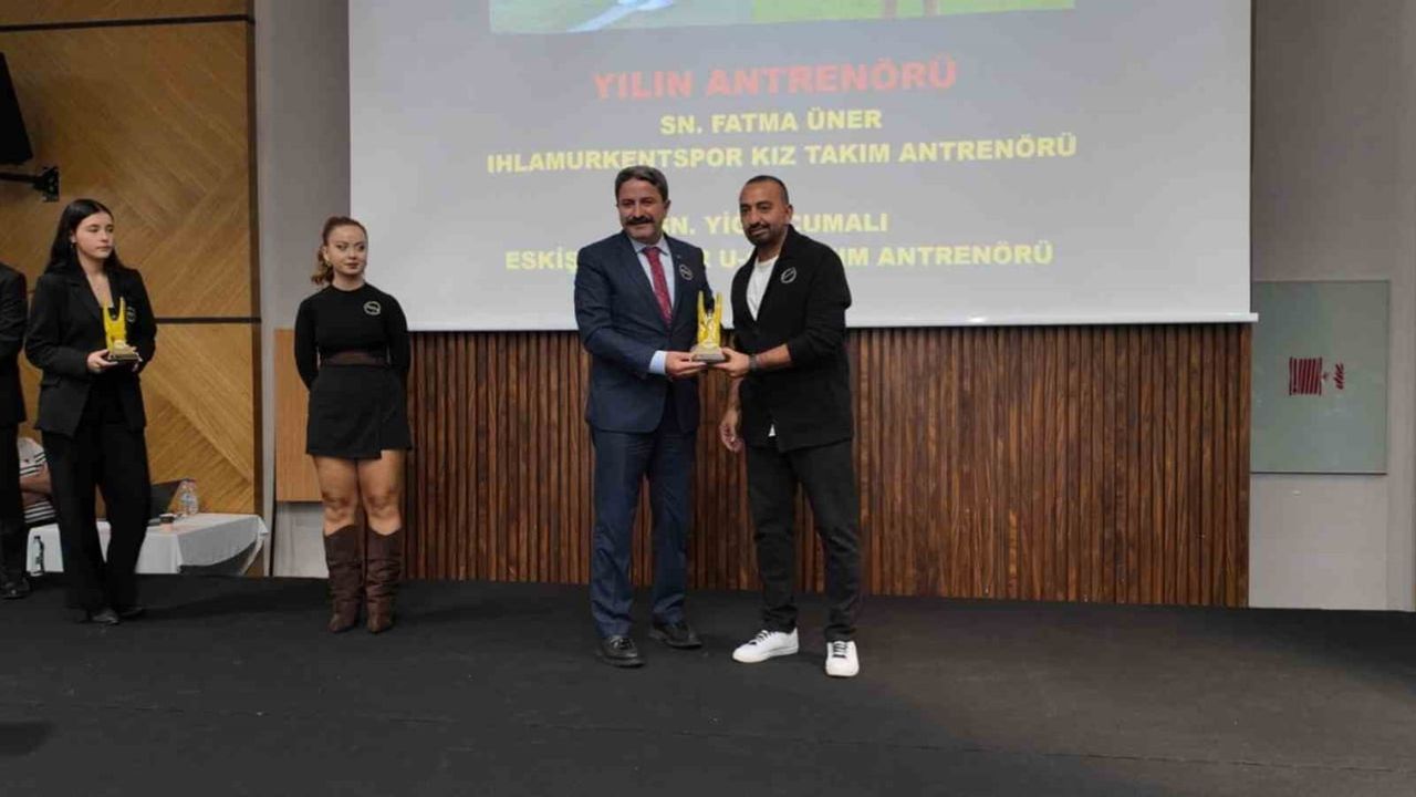 Eskişehir'de altyapıya emek: il müdürü Hasan Kalın ödülle onurlandırıldı