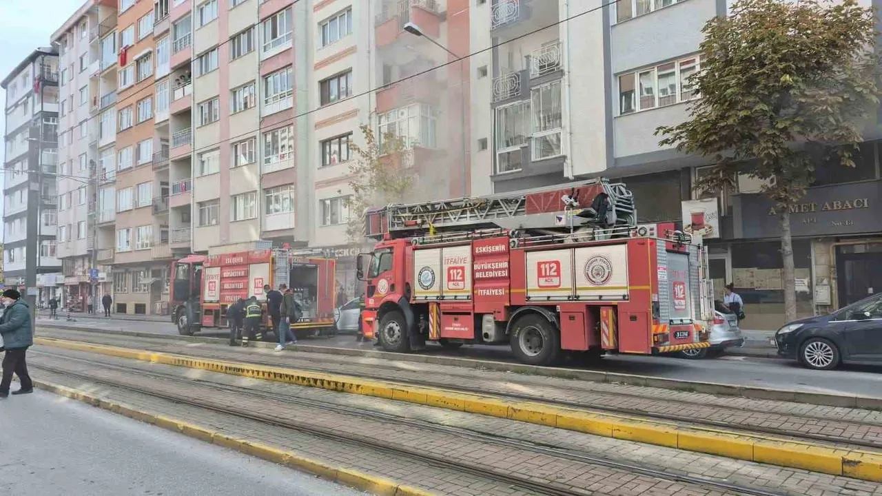 Eskişehir'de bir çiçekçi alevlere teslim oldu, işletme sahibi feryat etti