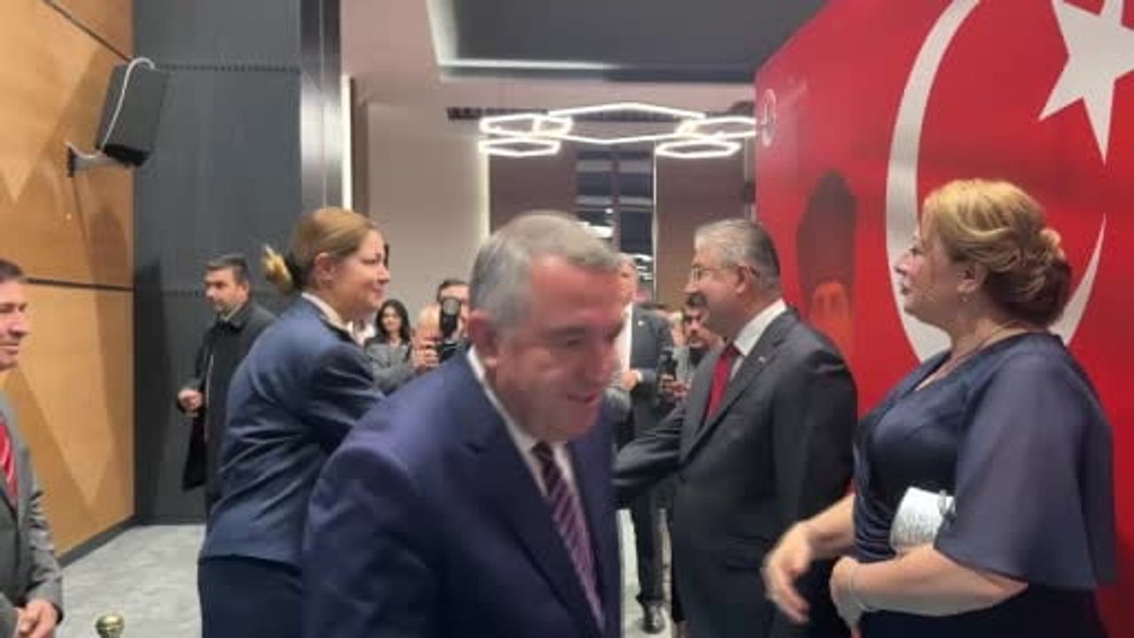 Eskişehir'de cumhuriyet coşkusu resepsiyonla kutlandı