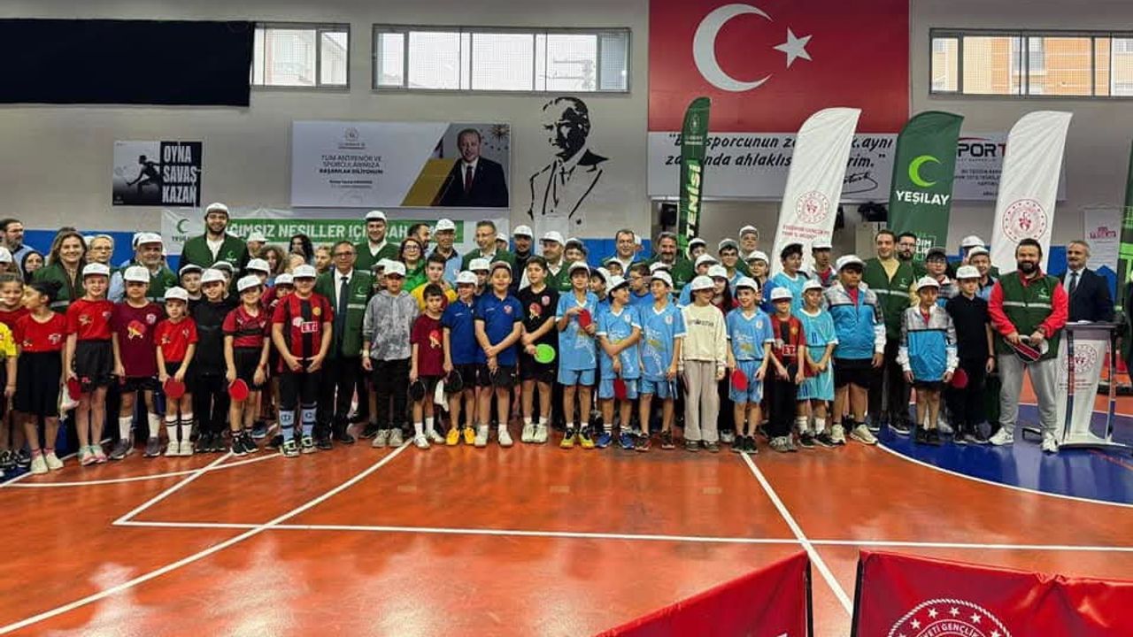 Eskişehir'de gençler masa tenisiyle bağımlılığa karşı kenetlendi