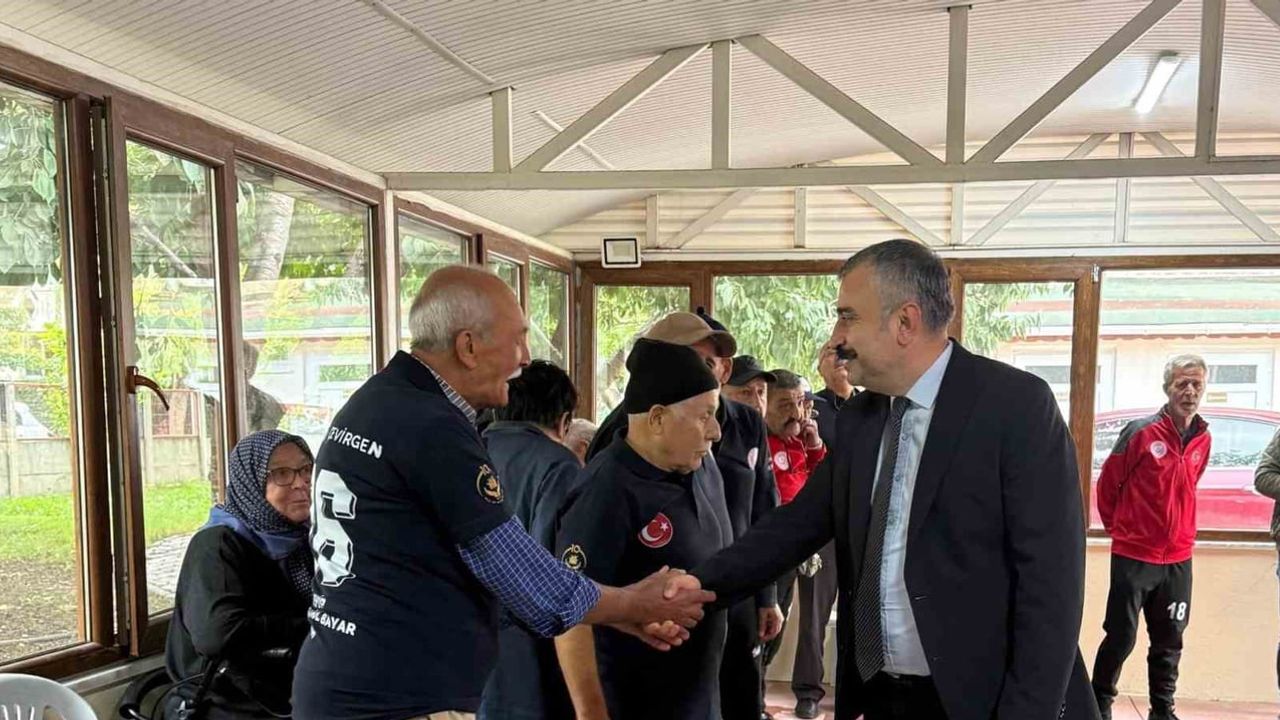 Eskişehir'de huzurevi sakinleri bocce ile 1 Ekim'i dostça kutladı