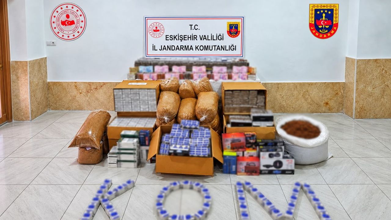 Eskişehir'de jandarma baskını: kaçak sigara ve 1 milyon lira ele geçirildi