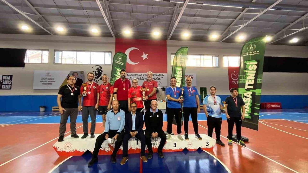 Eskişehir'de kamu kurumları masa tenisinde bölge temsilcilerini belirledi