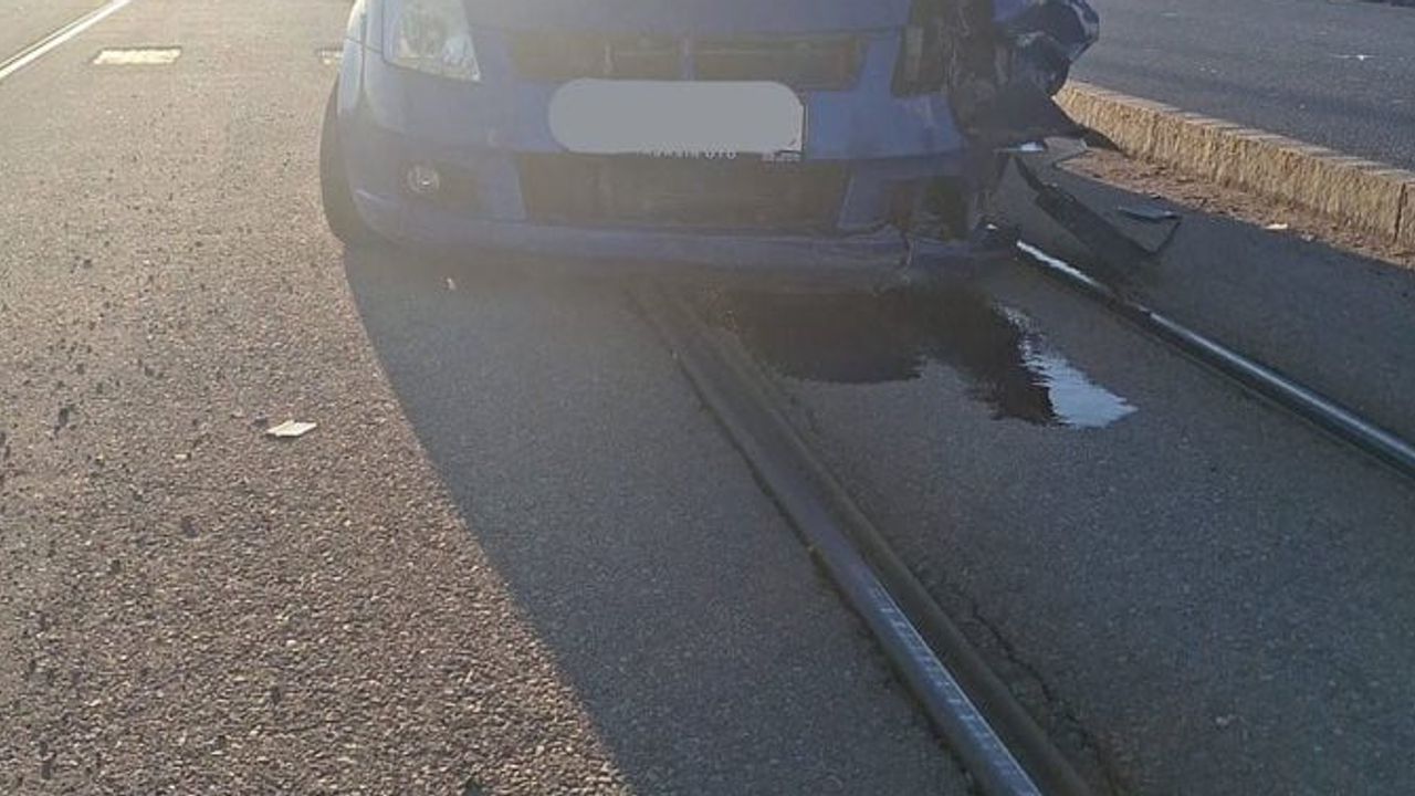 Eskişehir'de Öykü durağı öncesi kaza tramvay seferlerinde aksamalara yol açtı