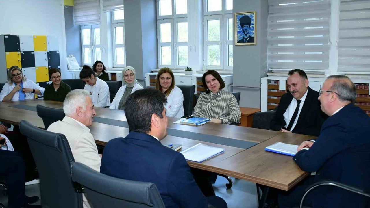 Eskişehir'de Sinan Aydın'dan öğrenci ve öğretmenlerle hedefe odaklı buluşma