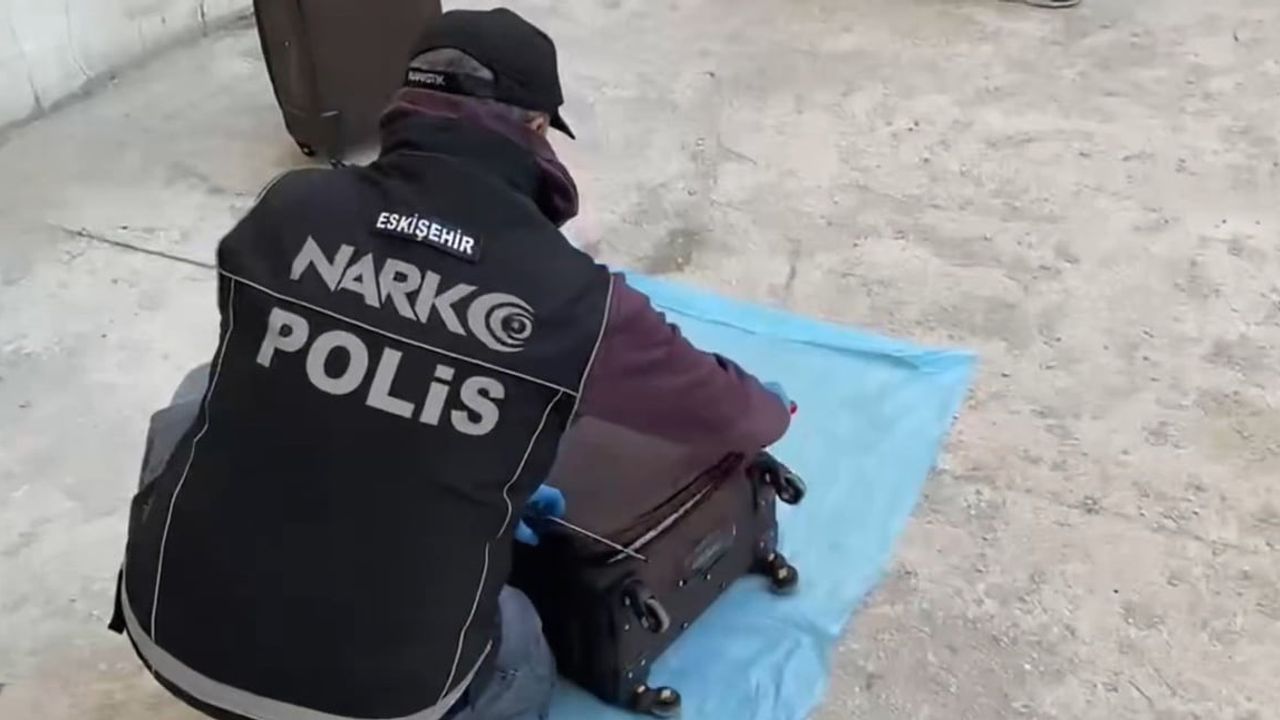 Eskişehir'de üç ayrı operasyonda uyuşturucu satıcıları tutuklandı