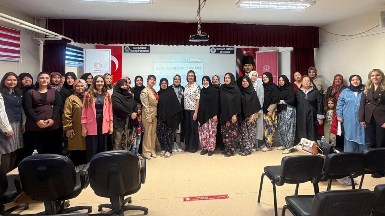 Eskişehir'de velilere benlik saygısını güçlendirmeye yönelik seminer