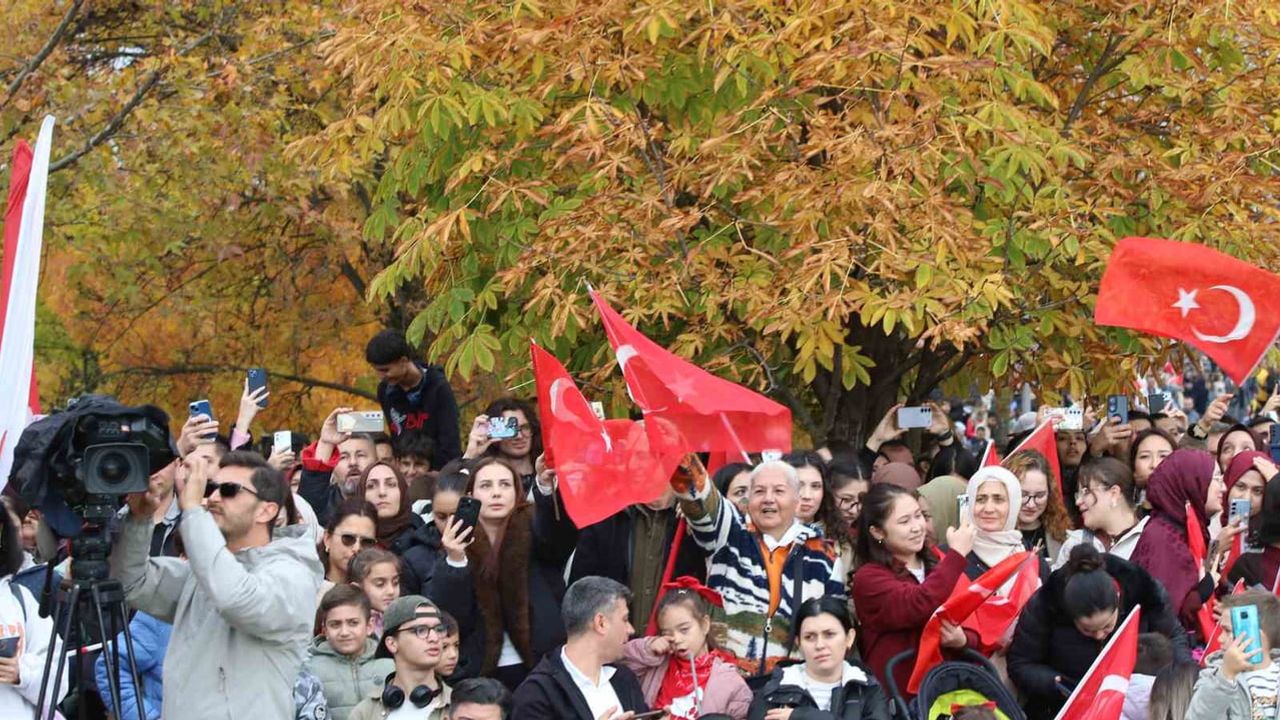 Eskişehir semalarında SOLOTÜRK coşkusu