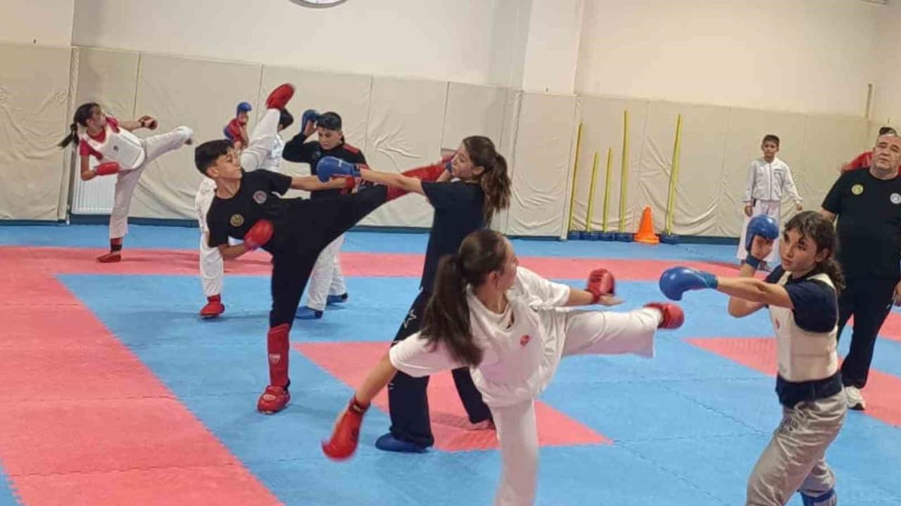 Eskişehirli karateciler haftanın altı günü hedefe hazırlanıyor