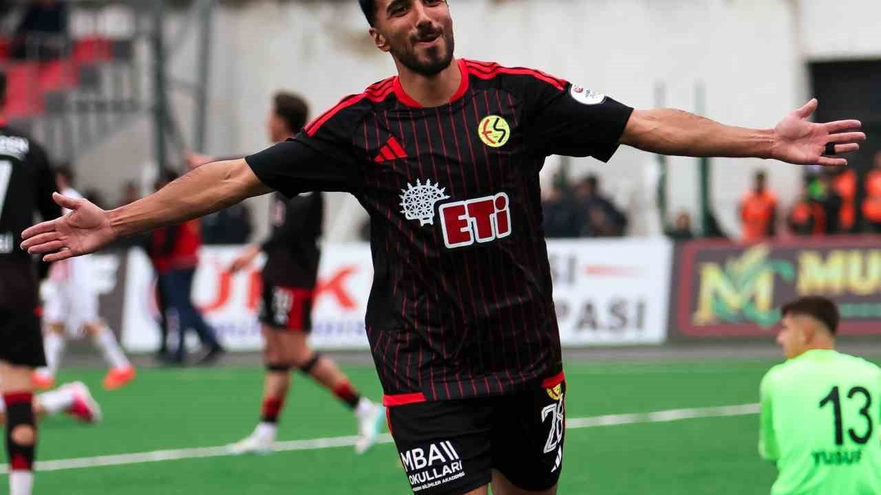 Eskişehirspor Akşehir deplasmanında Hasan Kaya'nın üç golüyle 3-0 kazandı