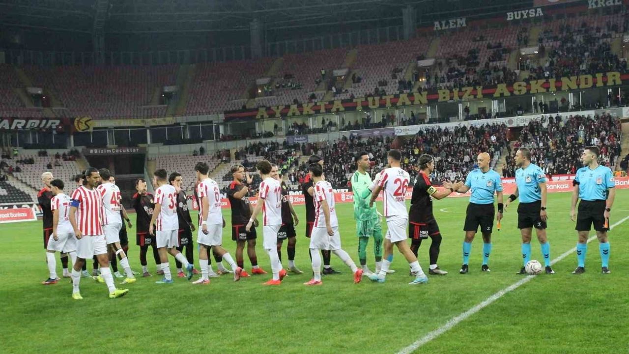 Eskişehirspor maçında yerli Collina etkisi: yardımcı hakemin kararlı bakışları konuşuldu