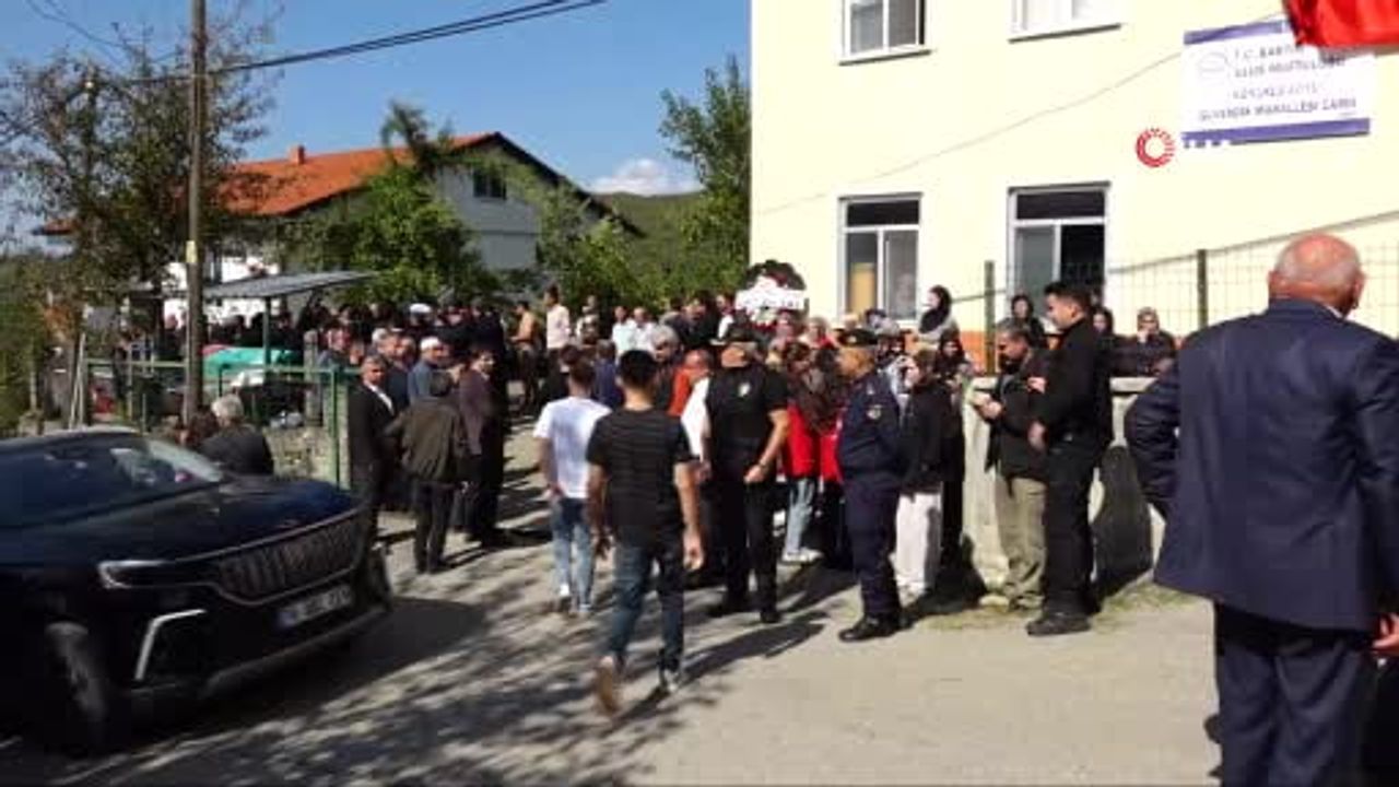 Eslem Sare için Bartın'da son veda: cenaze töreninde gözyaşları