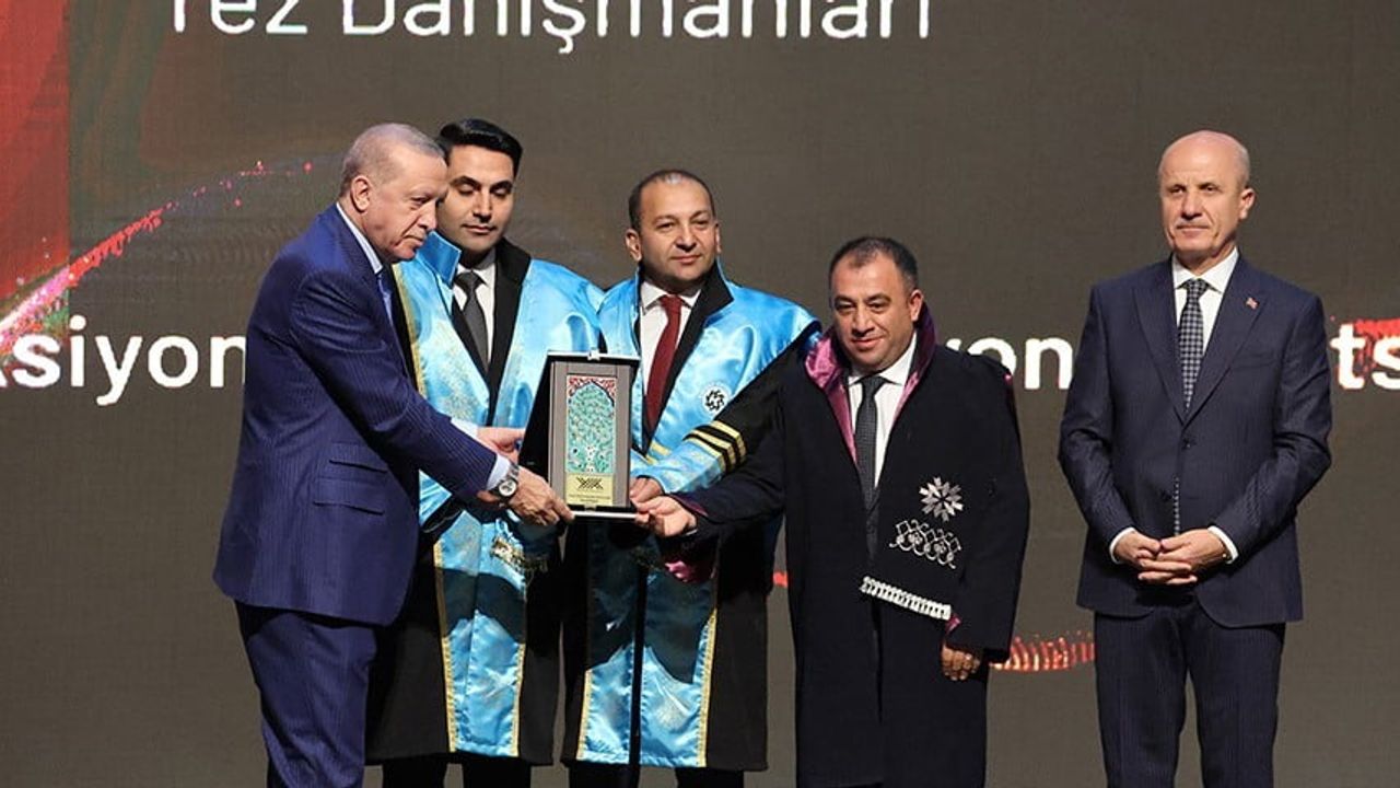 Etü danışmanlığındaki doktora çalışması matematikte yılın tezi seçildi