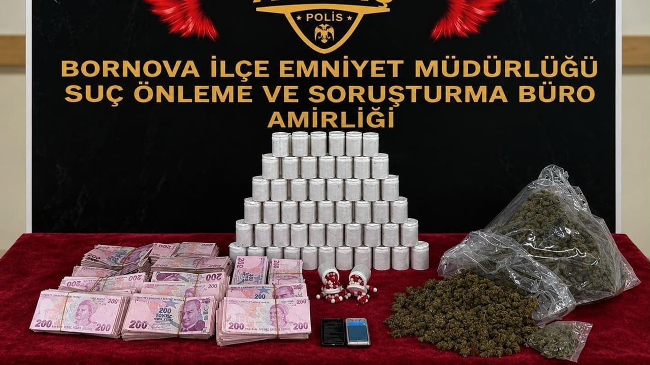 Evde organize uyuşturucu ticaretine baskın: binlerce hap ve esrar ele geçirildi