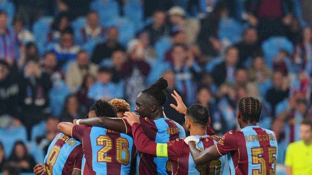 Evinde üstünlüğünü gösteren Trabzonspor Hearts'ı 2-0 yendi