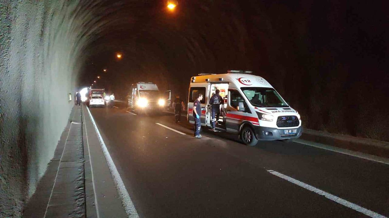 Eynesil tünelinde çarpışma sonucu üç kişi yaralandı