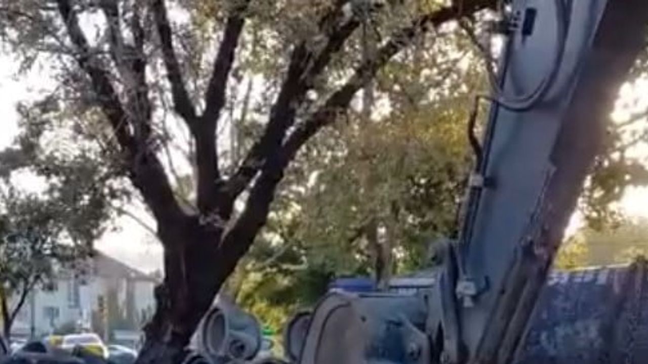 Eyüpsultan bulvarı’nda altyapı çalışmasında çökme esnafın tepkisini artırdı