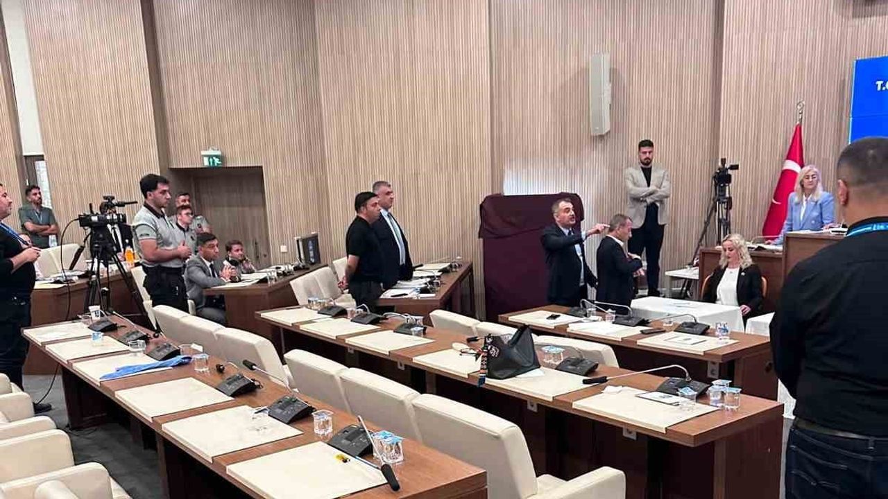 Eyüpsultan seçim görüntüleri kameraya yansıdı: meclis boşalması ve hukuk gündemi