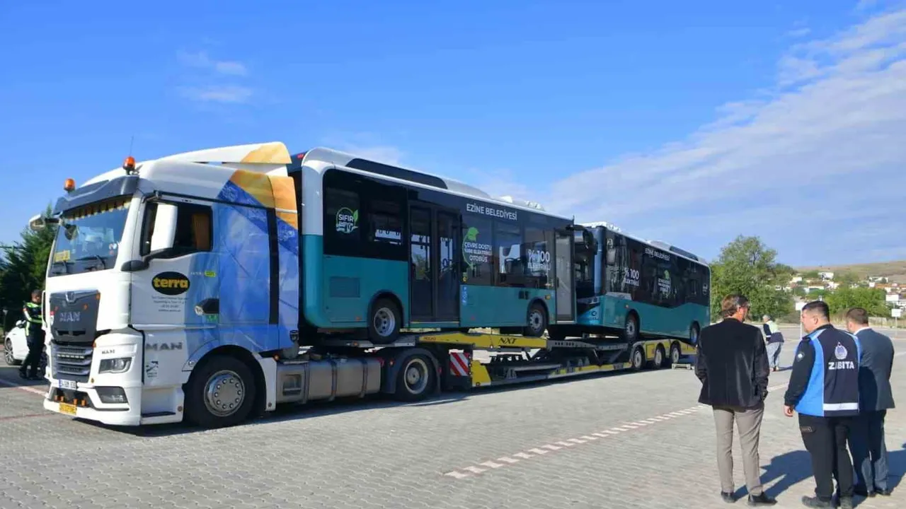 Ezine'de toplu taşıma elektriklendi: başkan Yüksel direksiyona geçti