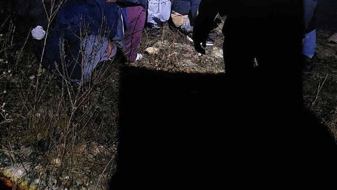 Ezine sahilinde 1'i çocuk 31 kaçak göçmenin karaya çıkışı engellendi