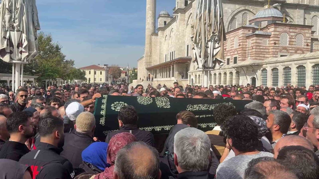 Fatih Camii'nde son veda: dağ eğitiminde yaşamını yitiren Sinan Yavuz uğurlandı