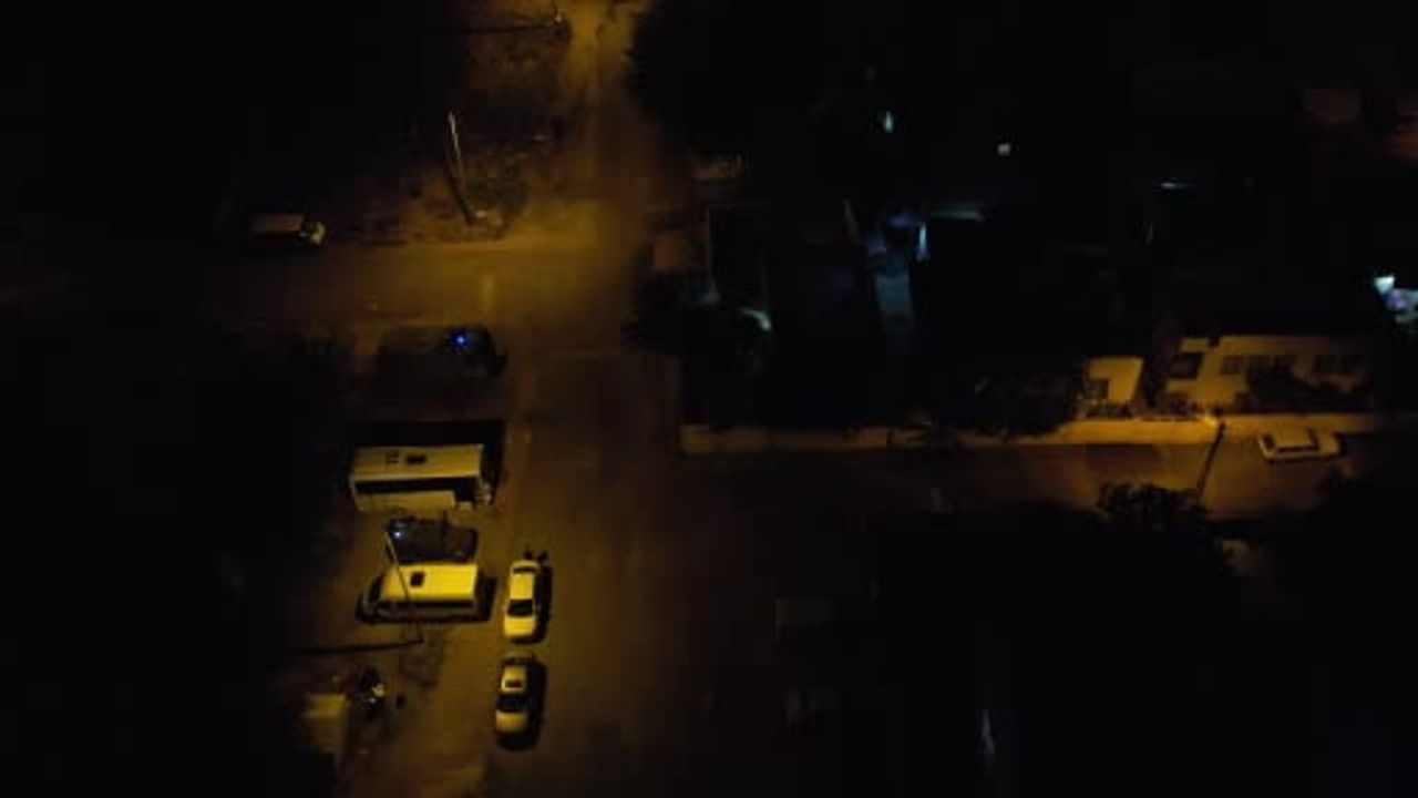 Fatih Mahallesi'nde polis yoğunluğu ve kimlik kontrolleri sürüyor
