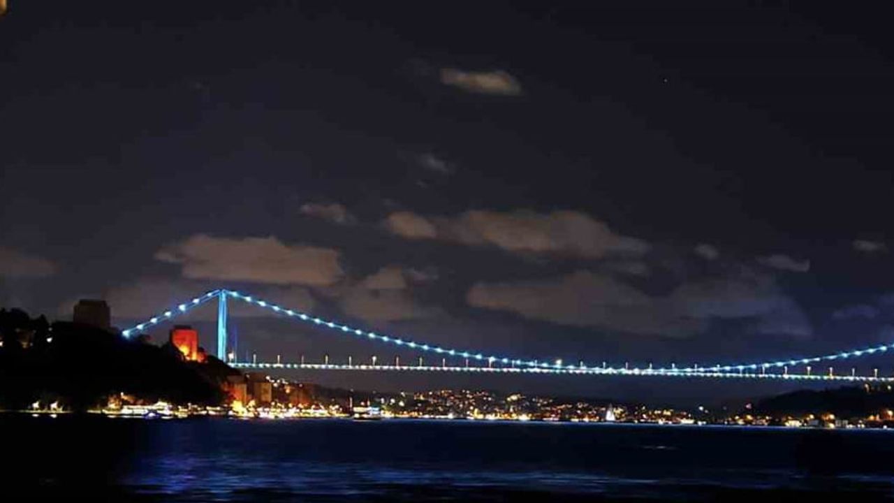Fatih Sultan Mehmet Köprüsü, Türk dünyası günü için turkuaza büründü