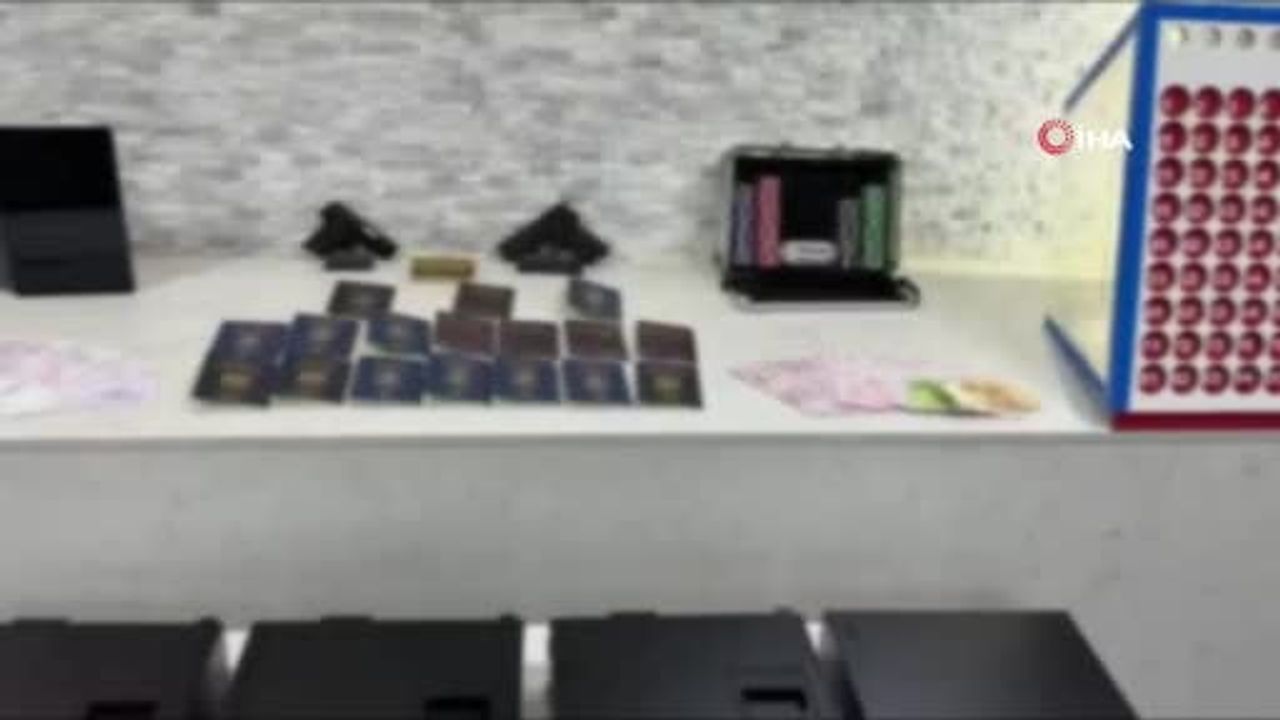 Fatih'te kumar oynanan evde ruhsatsız silah ve sahte euro ele geçirildi