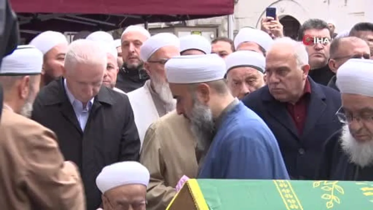 Fatih'te sağanakta yaşamını yitiren 14 yaşındaki hafız toprağa verildi