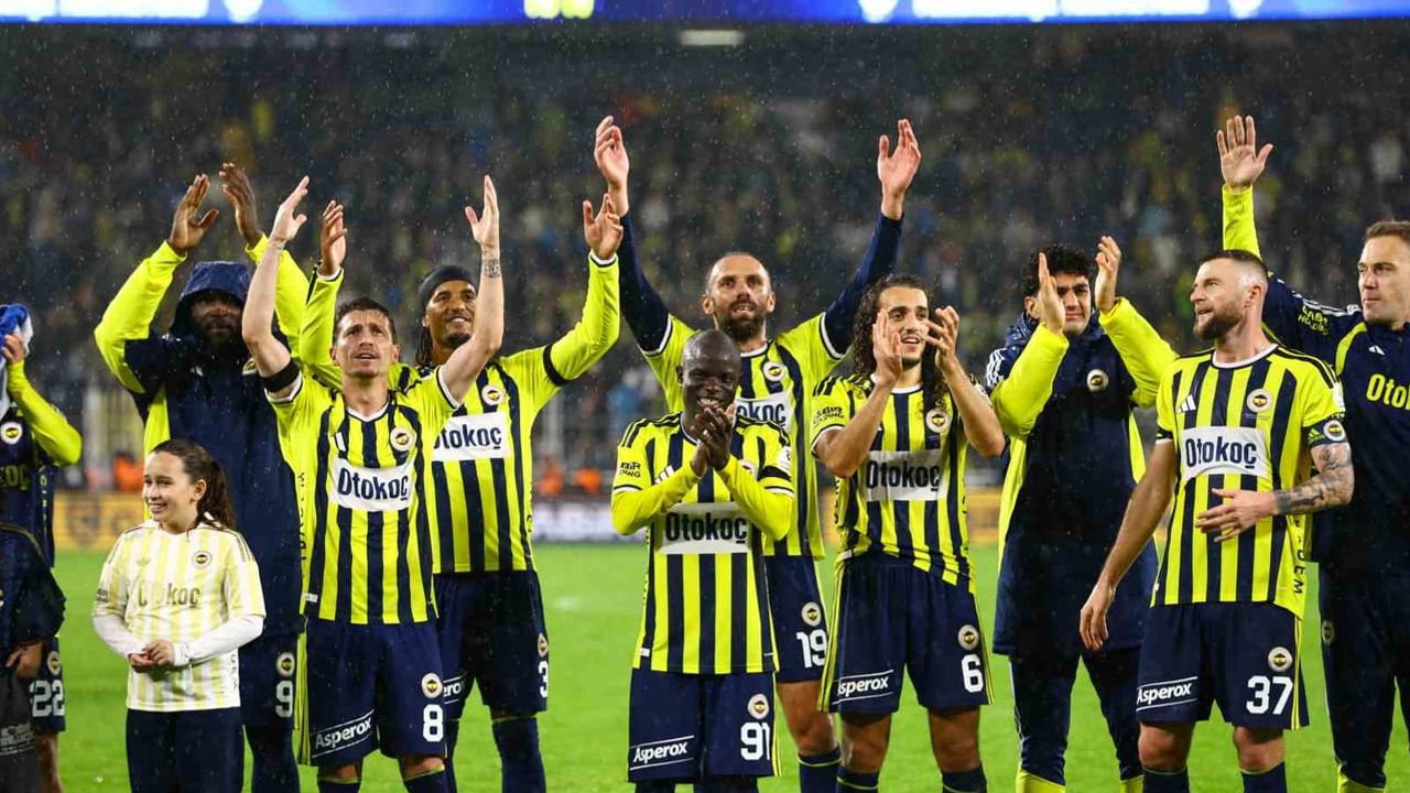 Fenerbahçe Alanyaspor'u 3-0 yenerek ligde üç maçlık seriye ulaştı