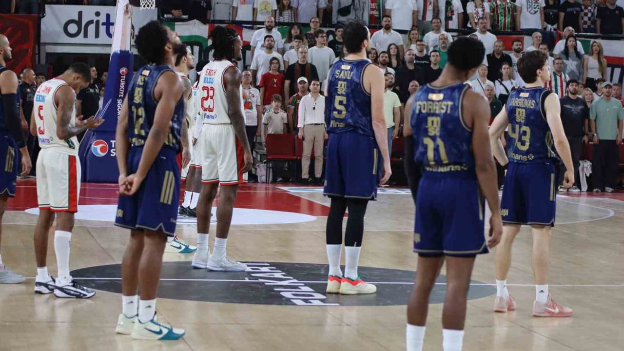 Fenerbahçe deplasmanda Karşıyaka'yı farklı yendi