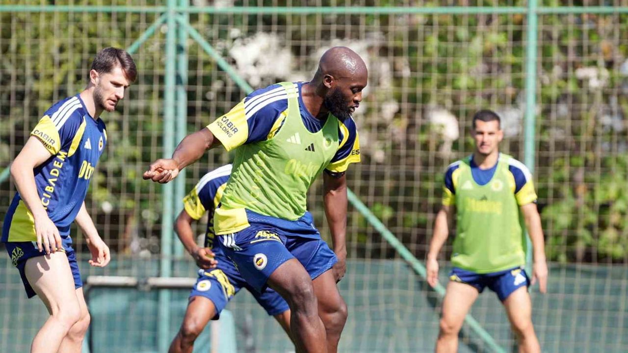 Fenerbahçe derbi hazırlıklarını hızlandırdı: Can Bartu Tesisleri'nde tempo yükseldi