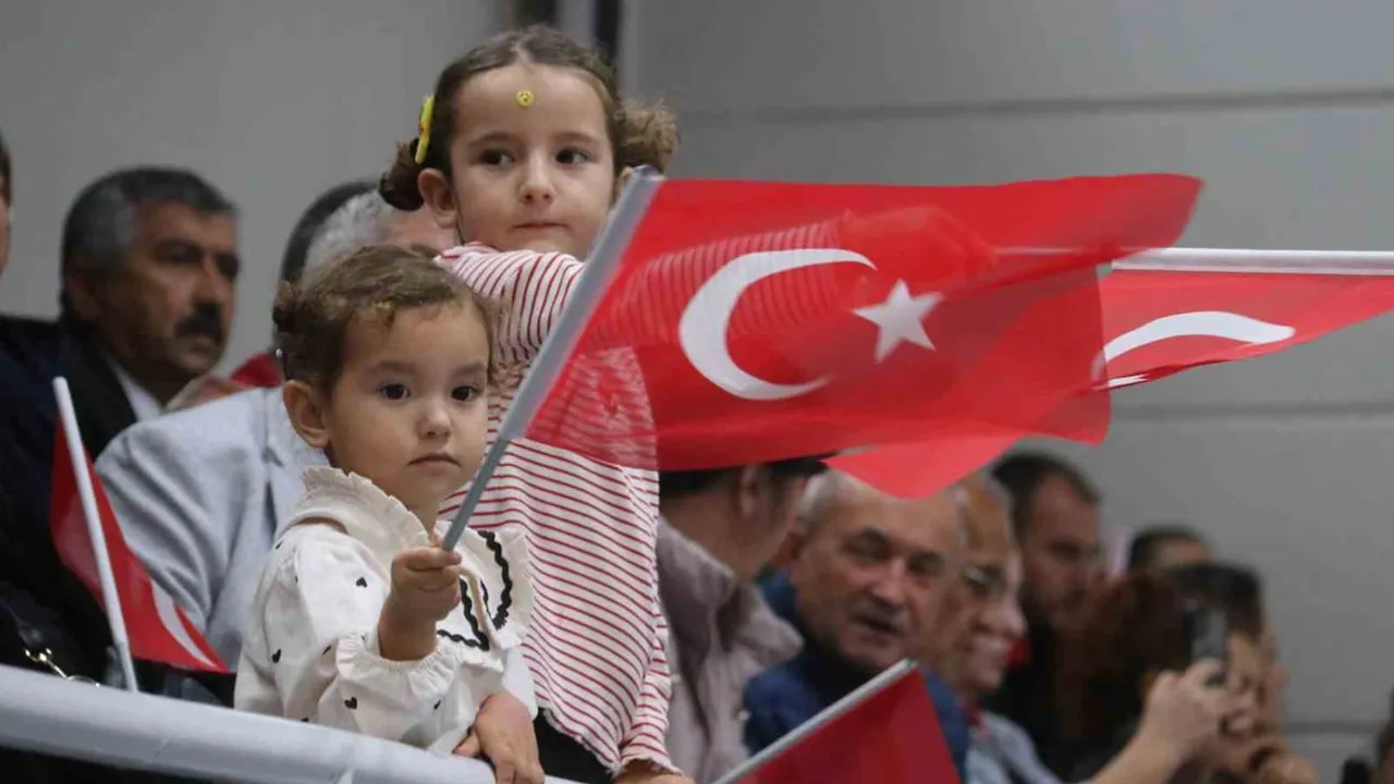 Fethiye'de yağmura rağmen coşku: 29 ekim kutlaması salonu doldurdu