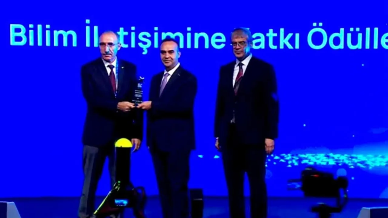 Fırat Üniversitesi okullara taşıdığı bilimle Türkiye birinciliğini kazandı