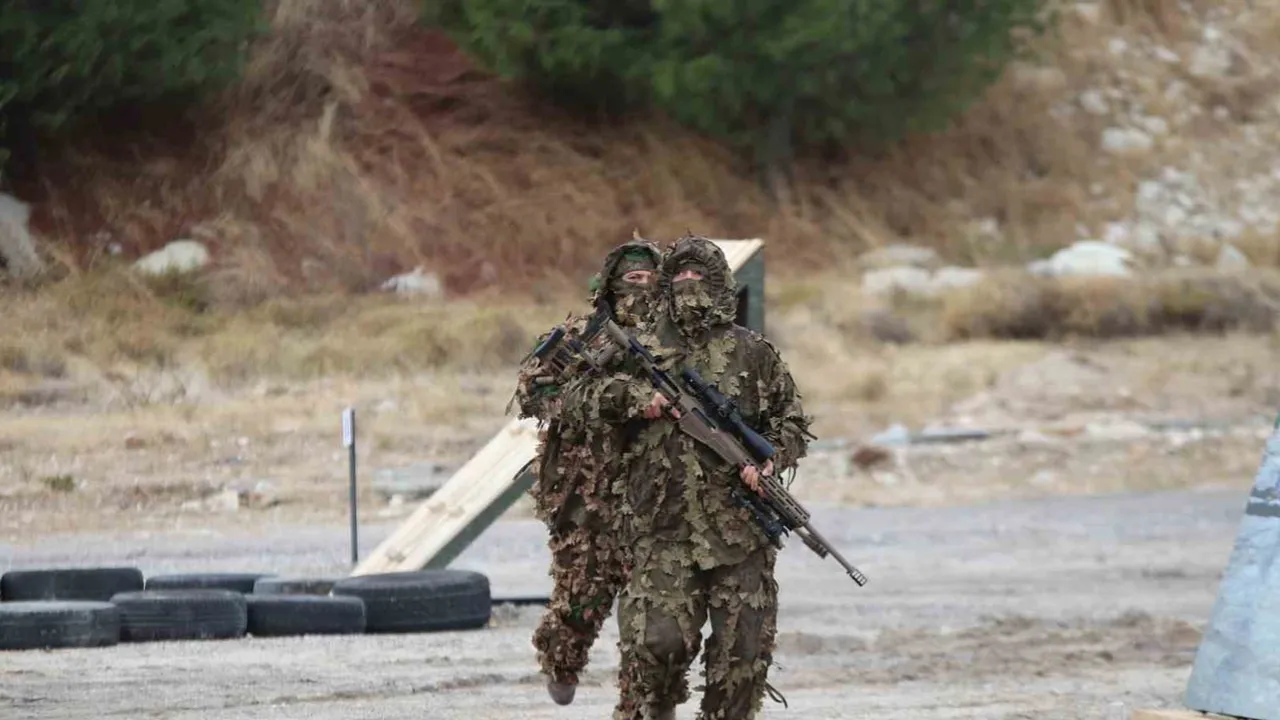 Foça'da Boran-8: keskin nişancıların hünerli atışları izleyenleri etkiledi