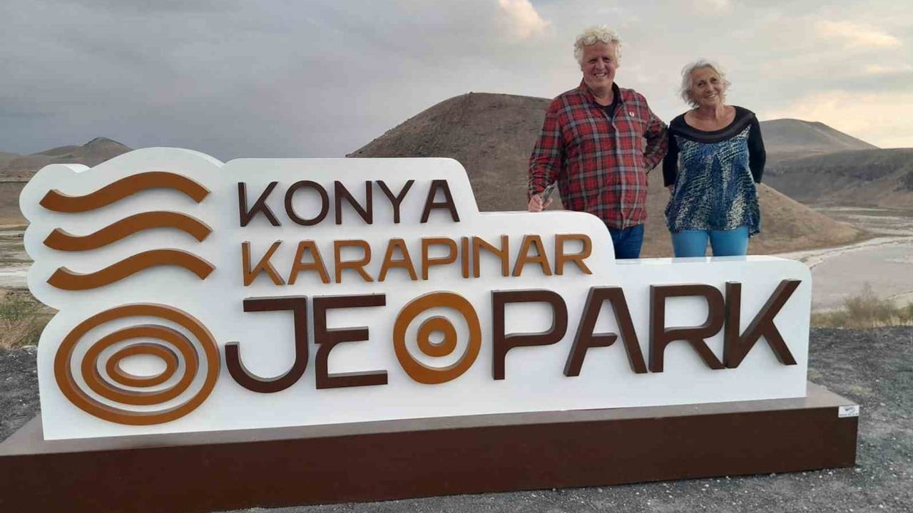 Fransız gezginler karavanlarıyla Meke Gölü çevresinde kamp kurdu