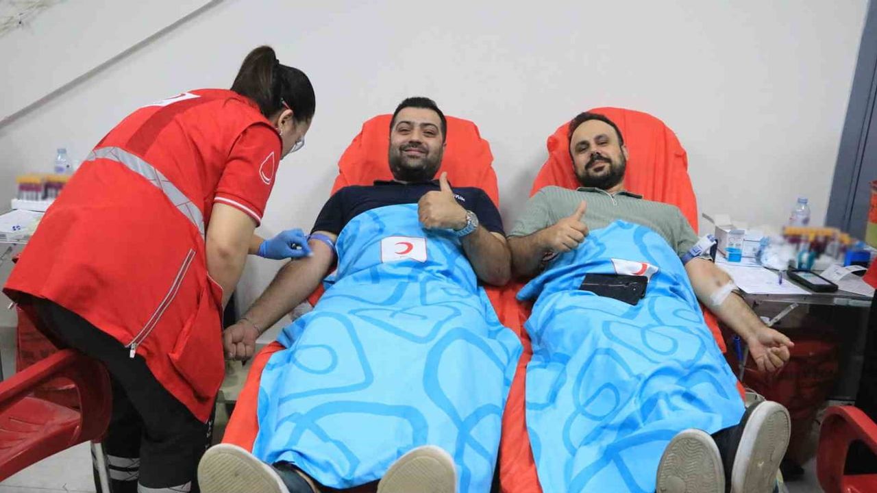 Gazi Ortaokulu'nda kan bağışı kampanyası: öğretmen ve veliler stokları artırdı