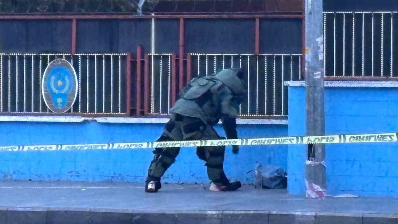 Gaziantep emniyet müdürlüğü önünde alarm: bırakılan paketten çöp çıktı