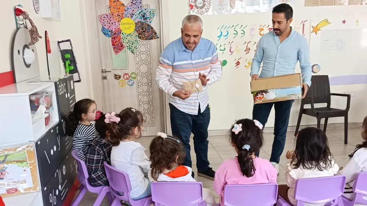 Gaziantep'te çocuklara umut ve hediye günü