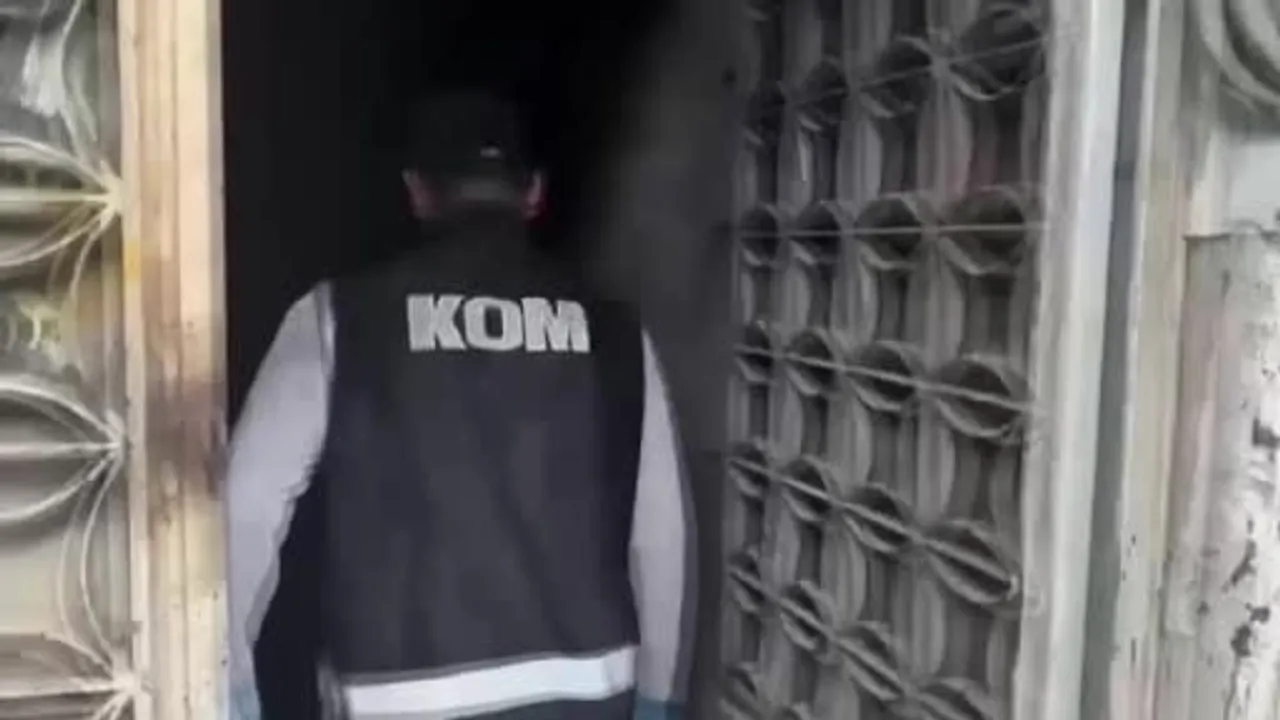Gaziantep'te depoda 14 bin paket kaçak sigara ele geçirildi
