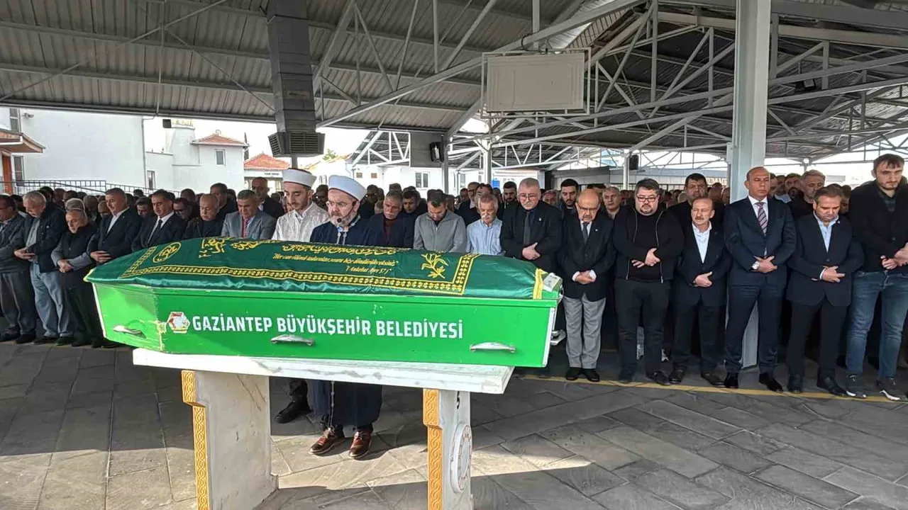 Gaziantep'te spor basınının tanıdığı Kenan Yücel son yolculuğuna uğurlandı