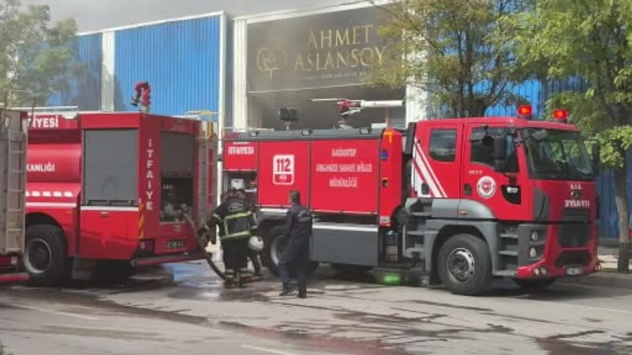 Gaziantep'te yoğun müdahale sonrası pamuk fabrikasındaki yangın kontrol altına alındı