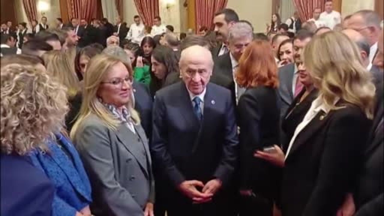 Gazilerden Bahçeli'ye atkı hediyesi
