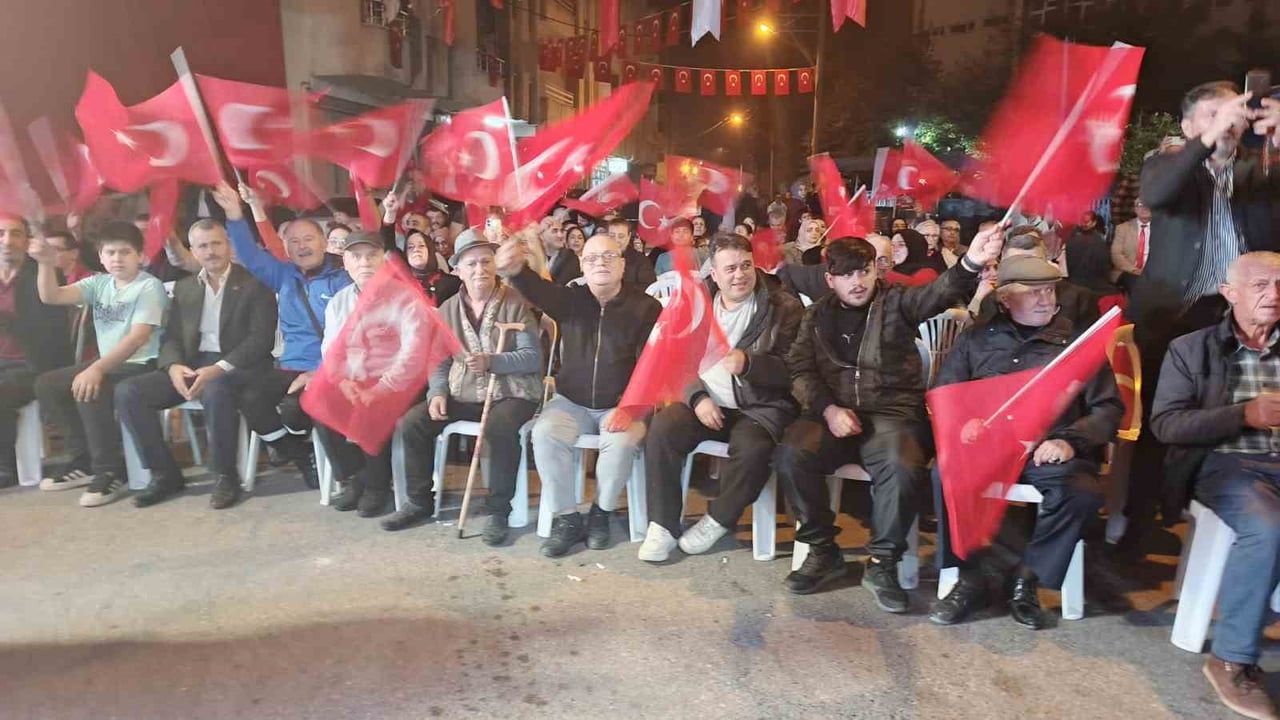 Gazipaşa'da birlik ve coşku: cumhuriyet kutlamaları mahalleyi sardı