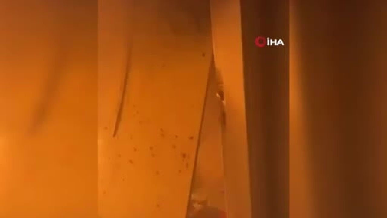 Gazze'de alevlerin arasından kurtarılan kız çocuğu